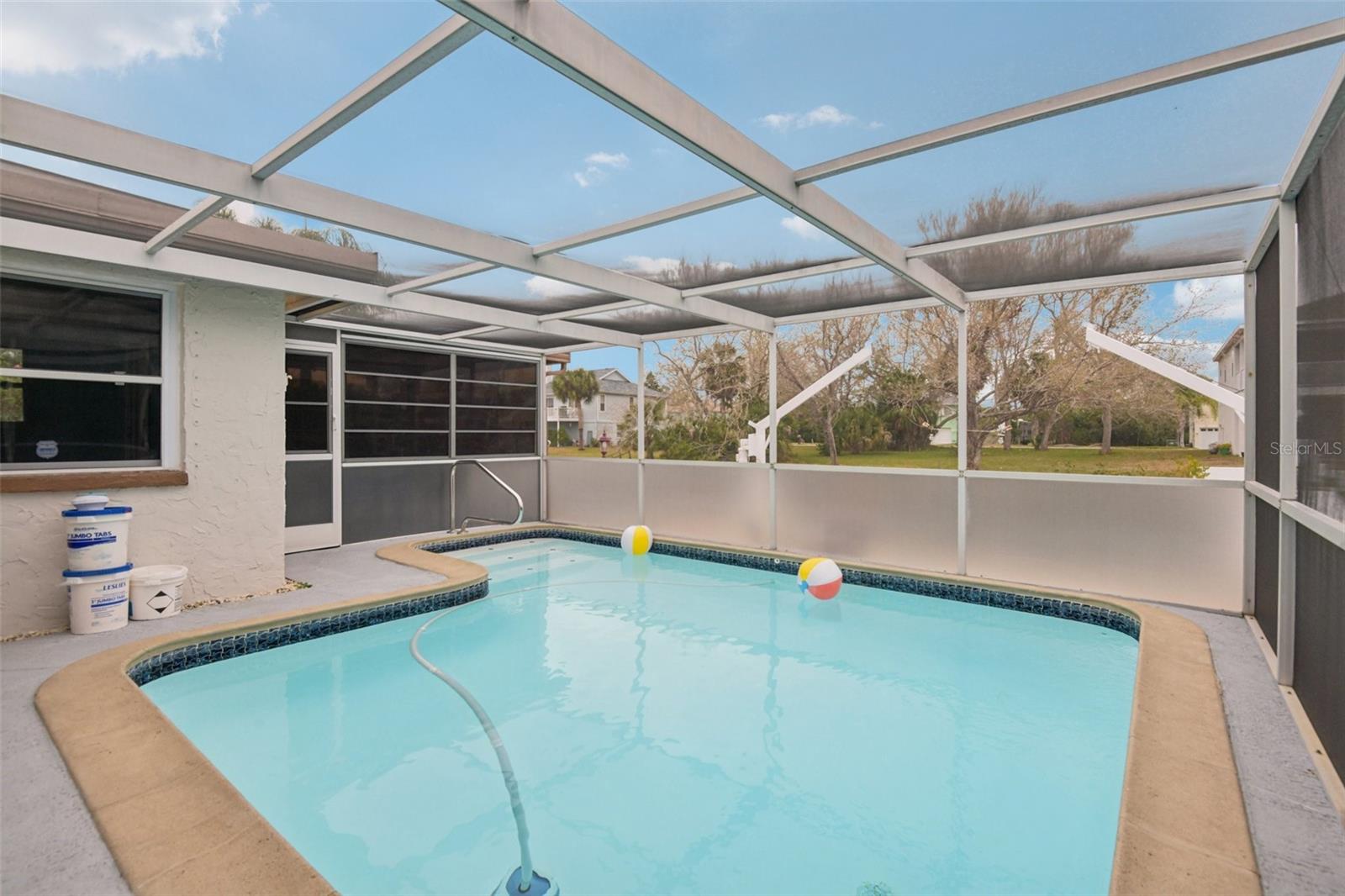 Listing photo id 25 for 7619 Hatteras Drive