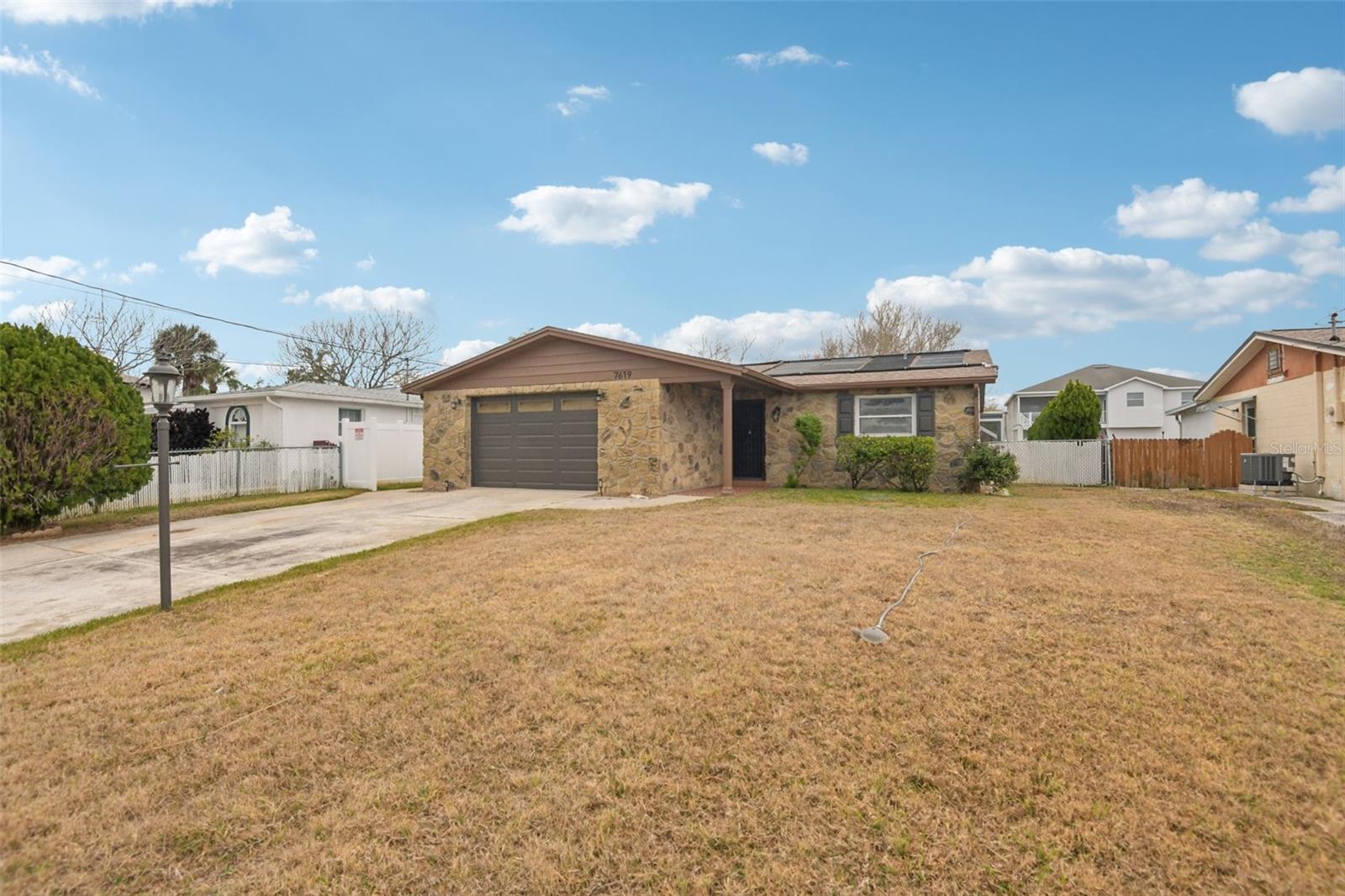 Listing photo id 1 for 7619 Hatteras Drive