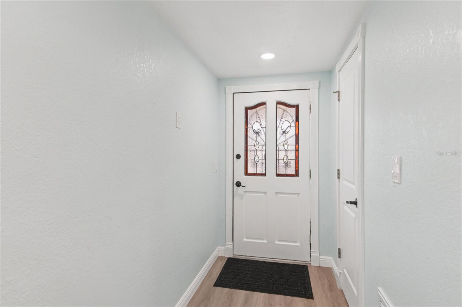 Listing photo id 2 for 7619 Hatteras Drive