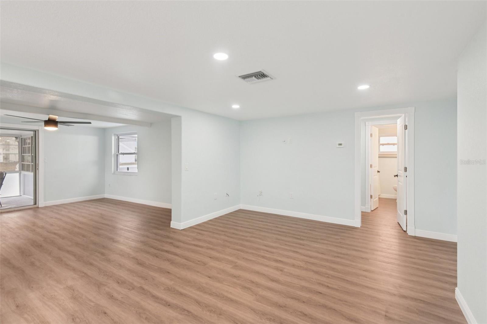 Listing photo id 3 for 7619 Hatteras Drive