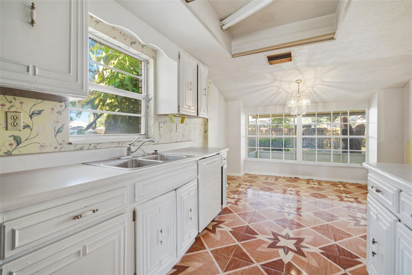 Image 11 of 32 For 2207 Parkwood Drive