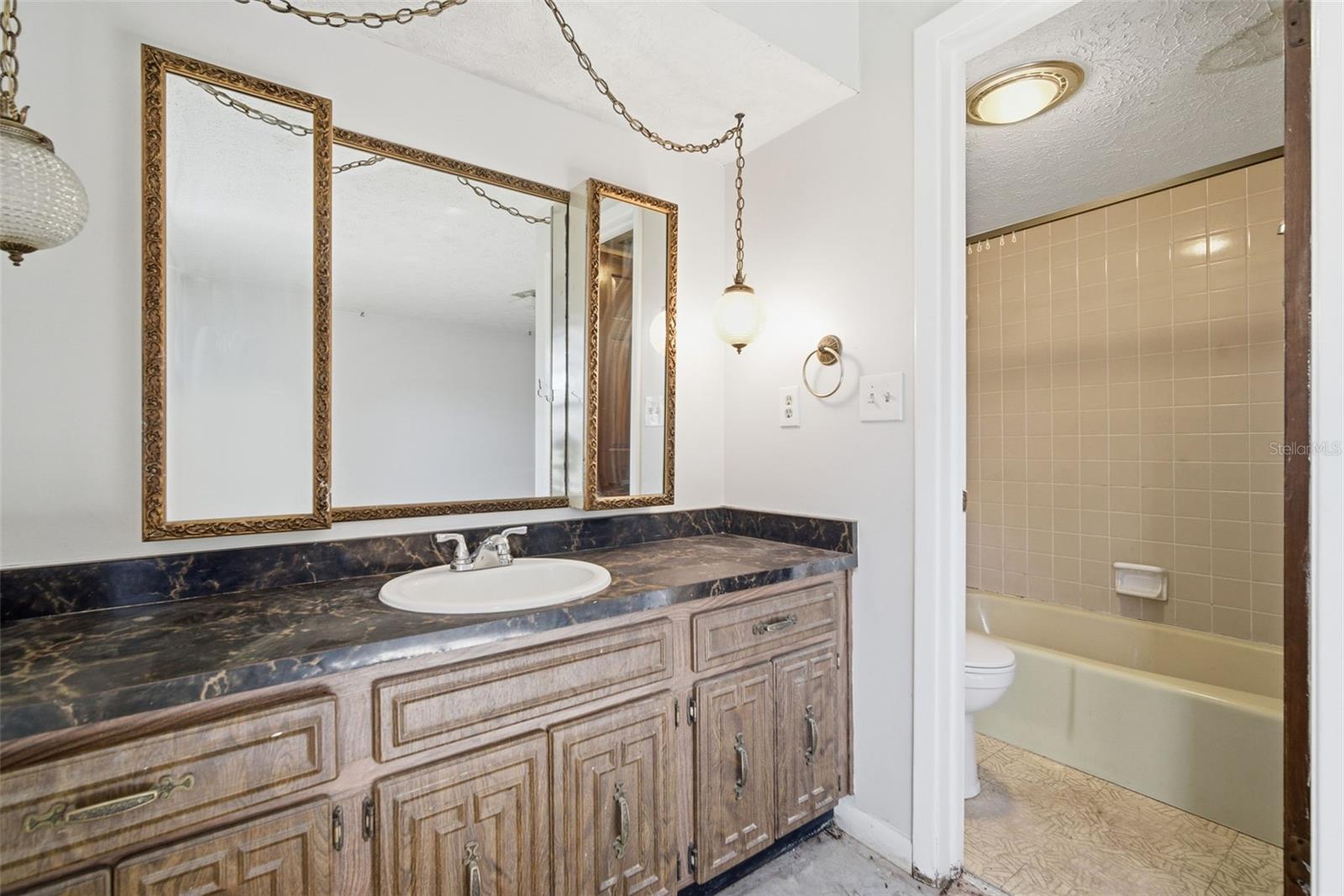 Image 15 of 32 For 2207 Parkwood Drive