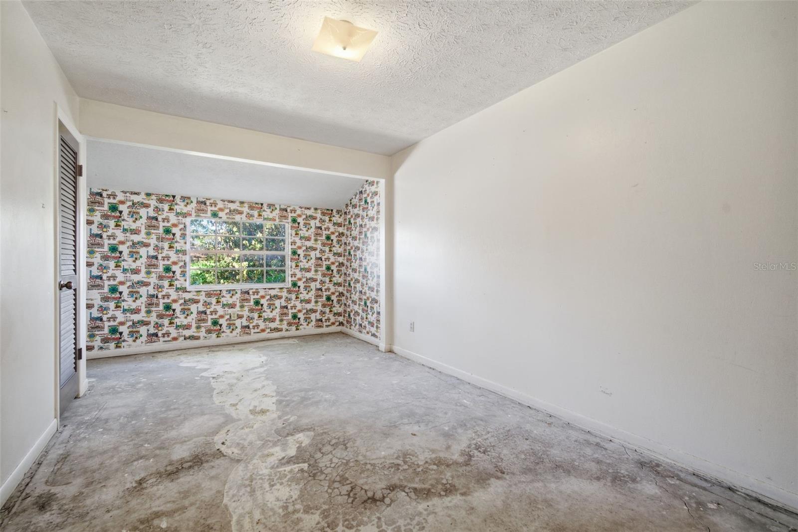 Image 18 of 32 For 2207 Parkwood Drive