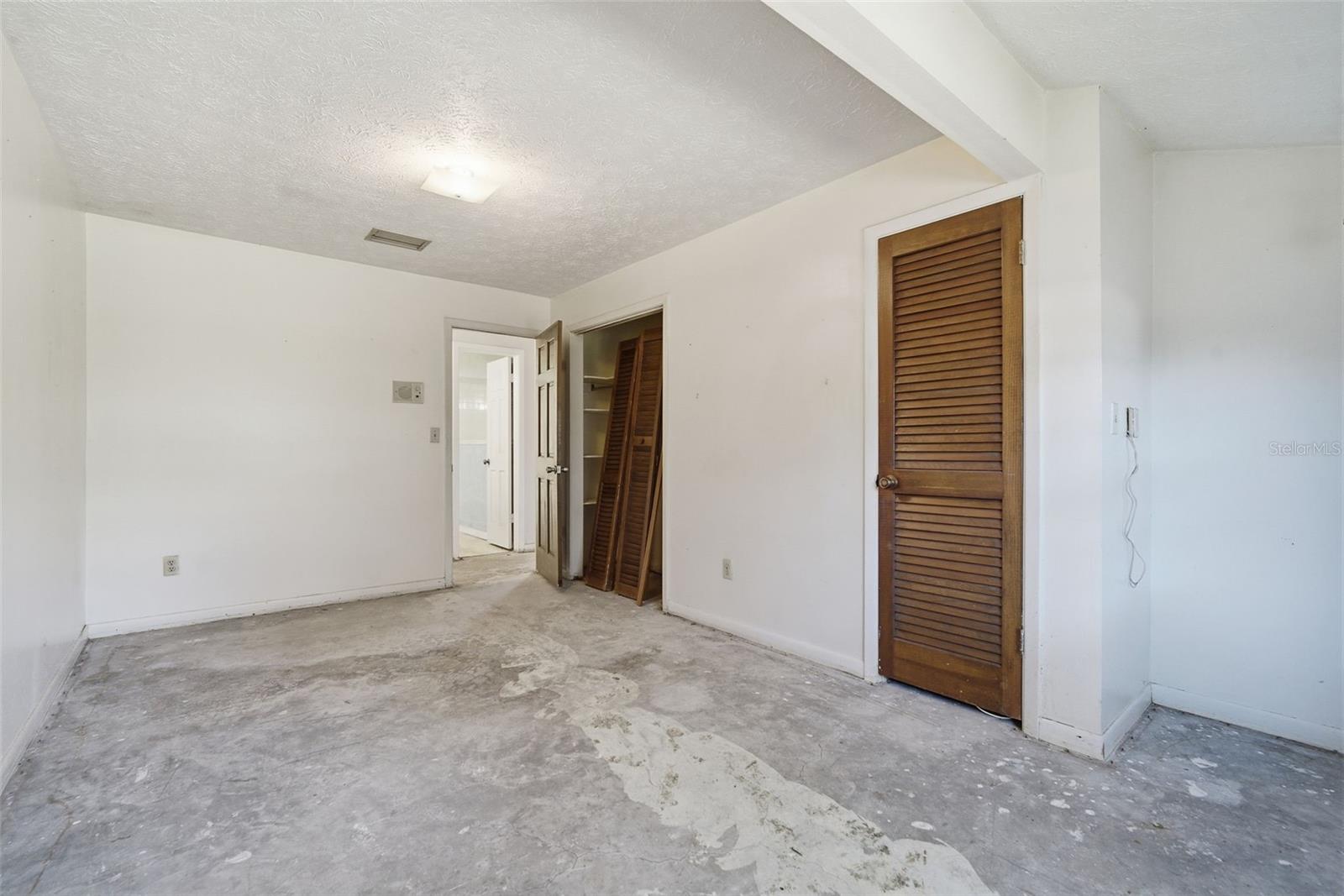 Image 19 of 32 For 2207 Parkwood Drive