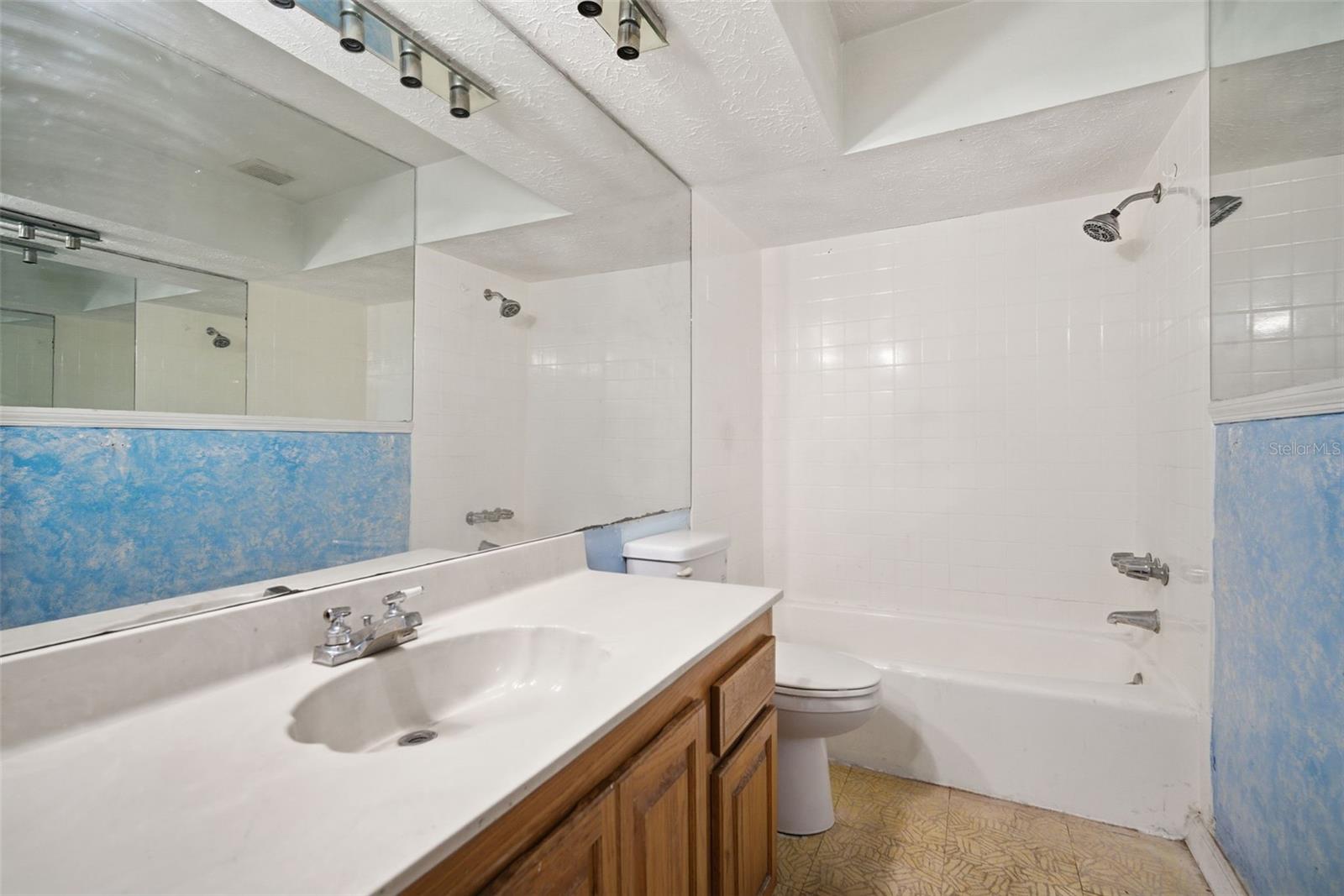 Image 20 of 32 For 2207 Parkwood Drive