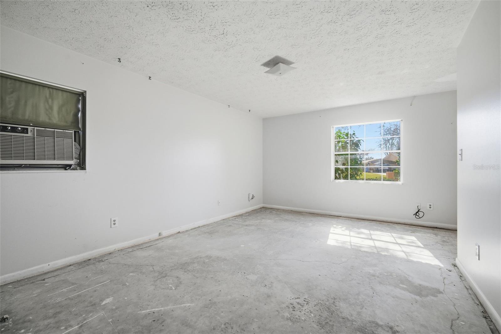 Image 21 of 32 For 2207 Parkwood Drive