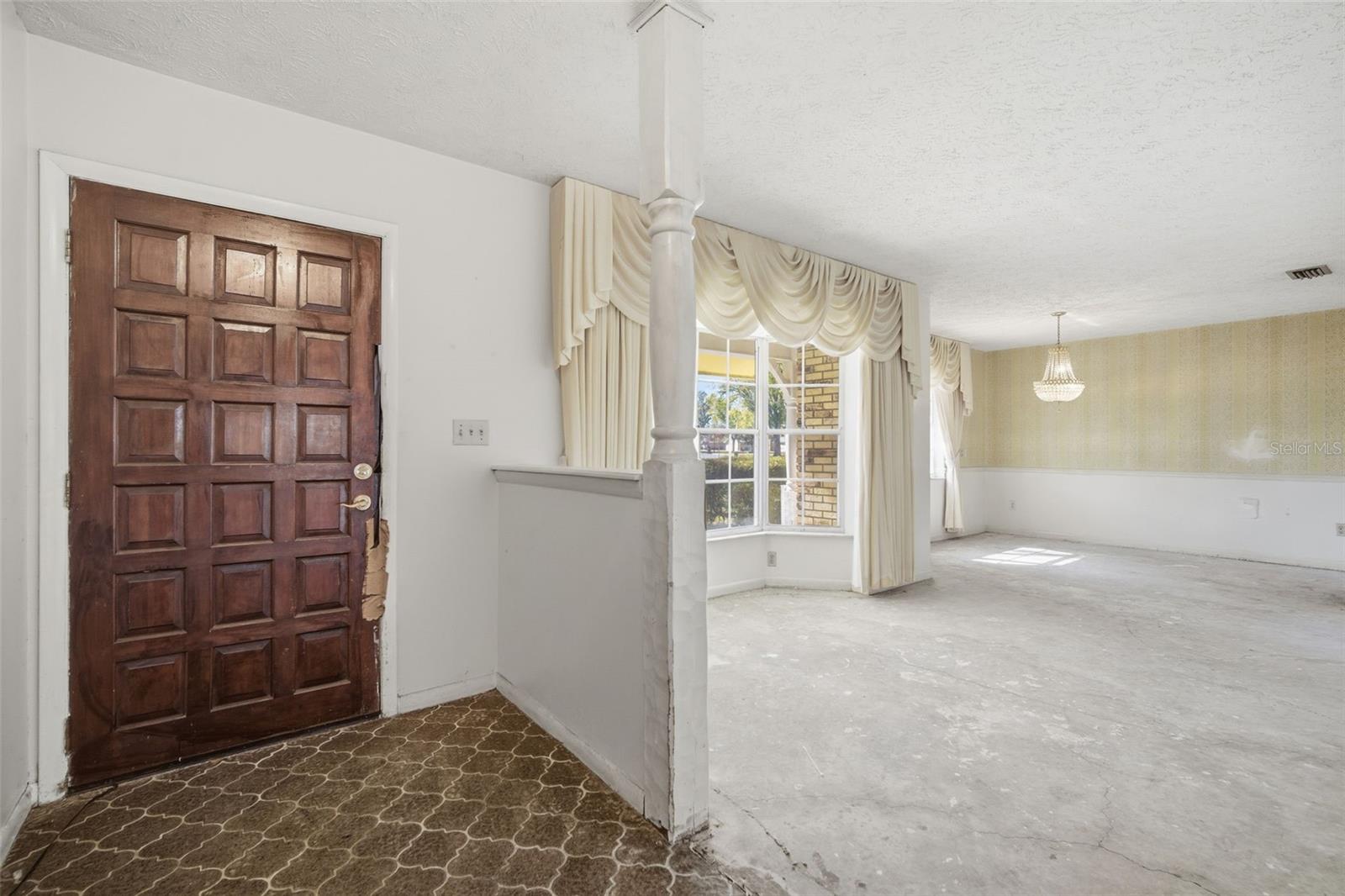 Image 5 of 32 For 2207 Parkwood Drive