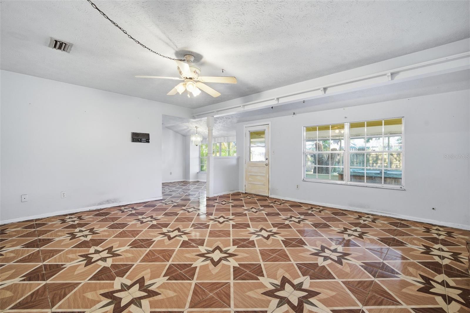 Image 8 of 32 For 2207 Parkwood Drive