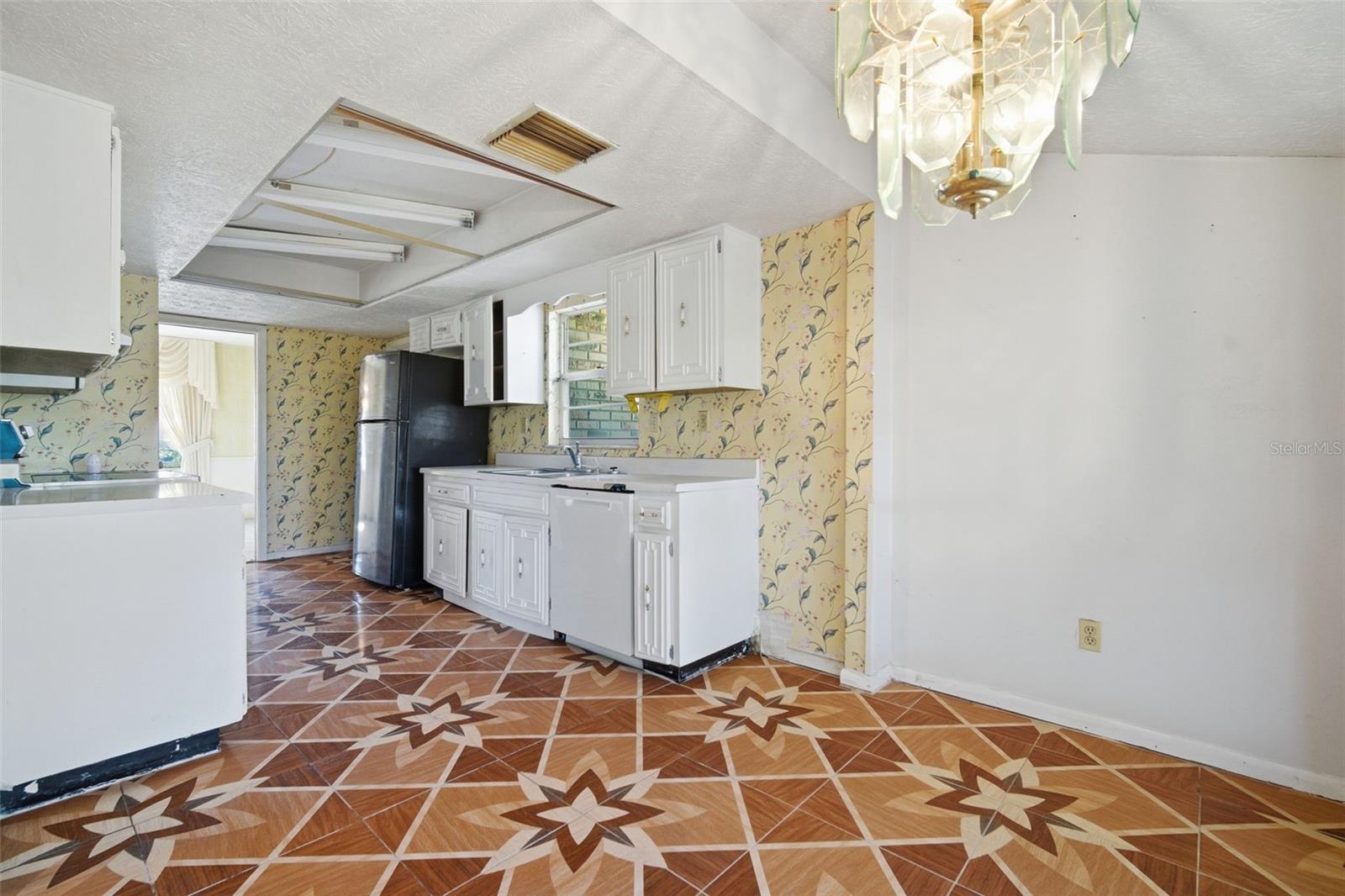 Image 9 of 32 For 2207 Parkwood Drive