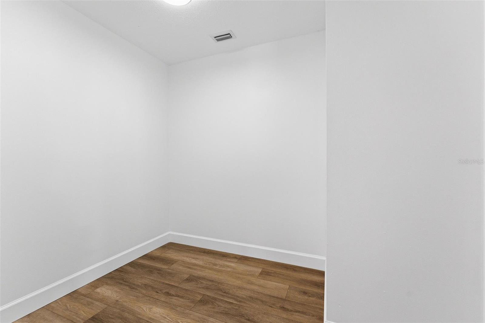 Image 18 of 27 For 4227 Blossom Road