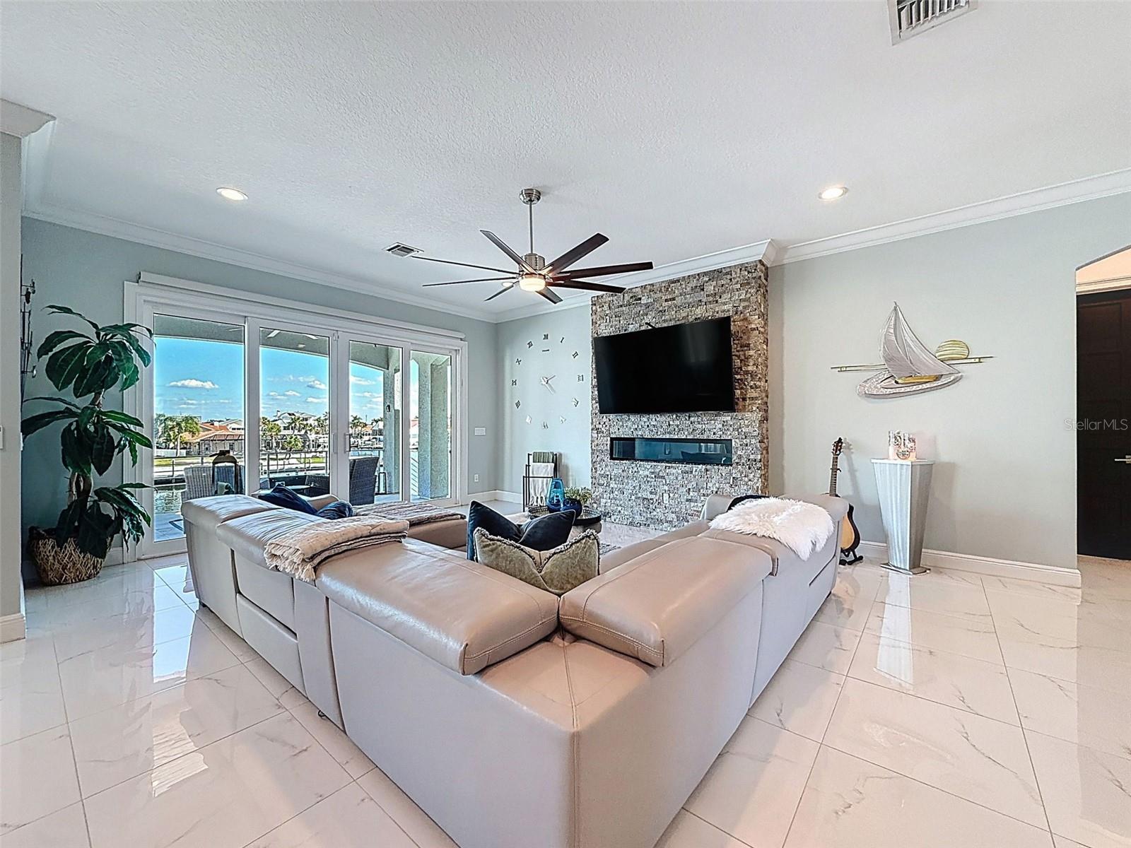 Image 20 of 100 For 5142 Westshore Drive