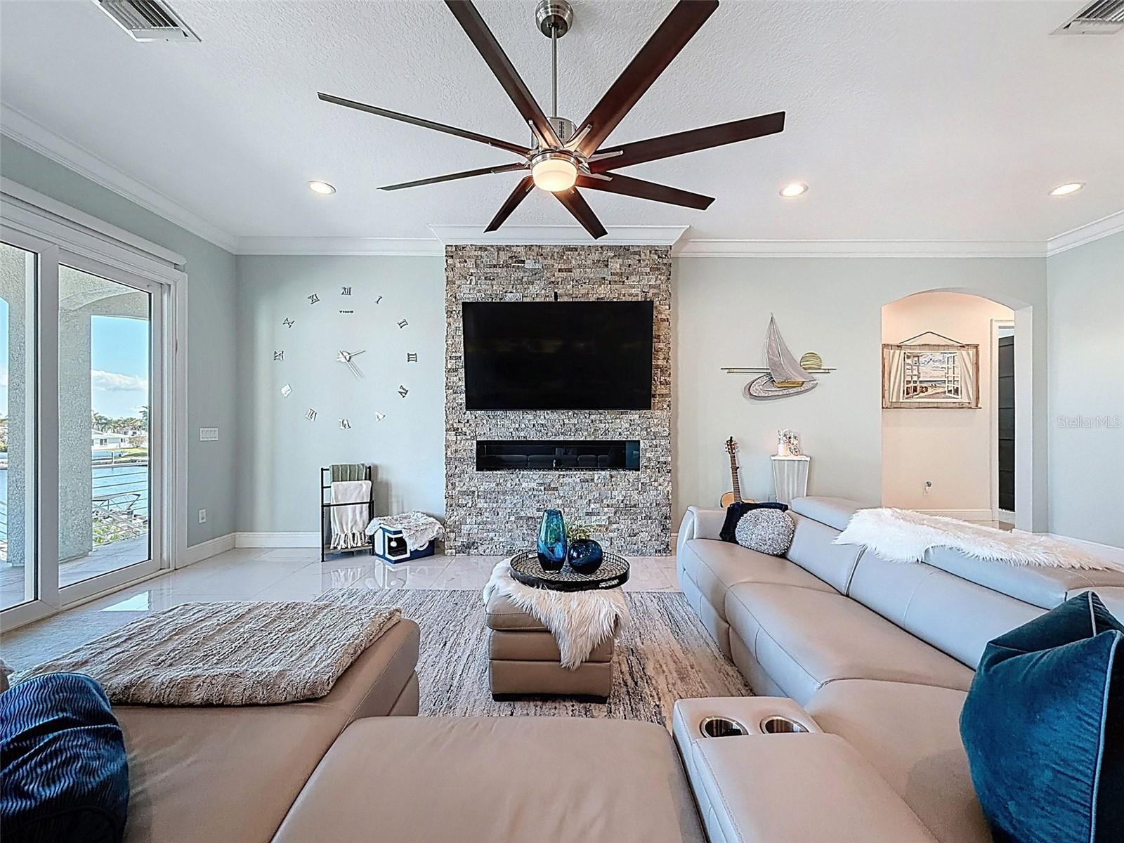 Image 21 of 100 For 5142 Westshore Drive