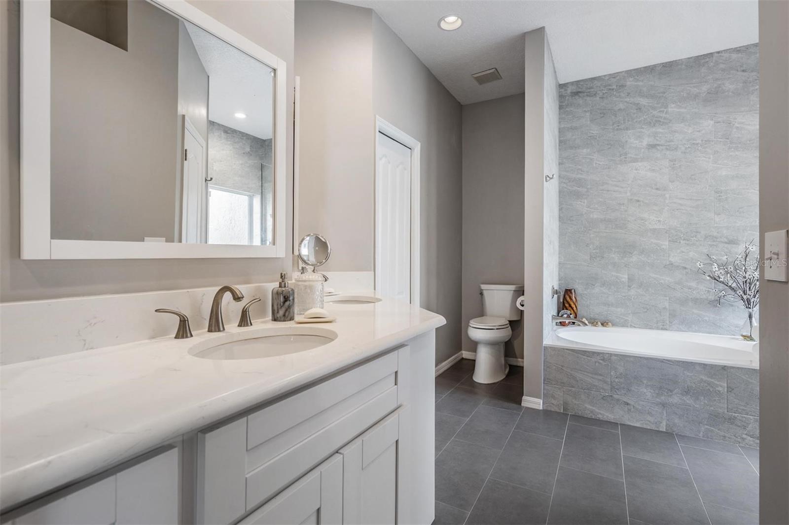 Image 21 of 40 For 22848 Sterling Manor Loop