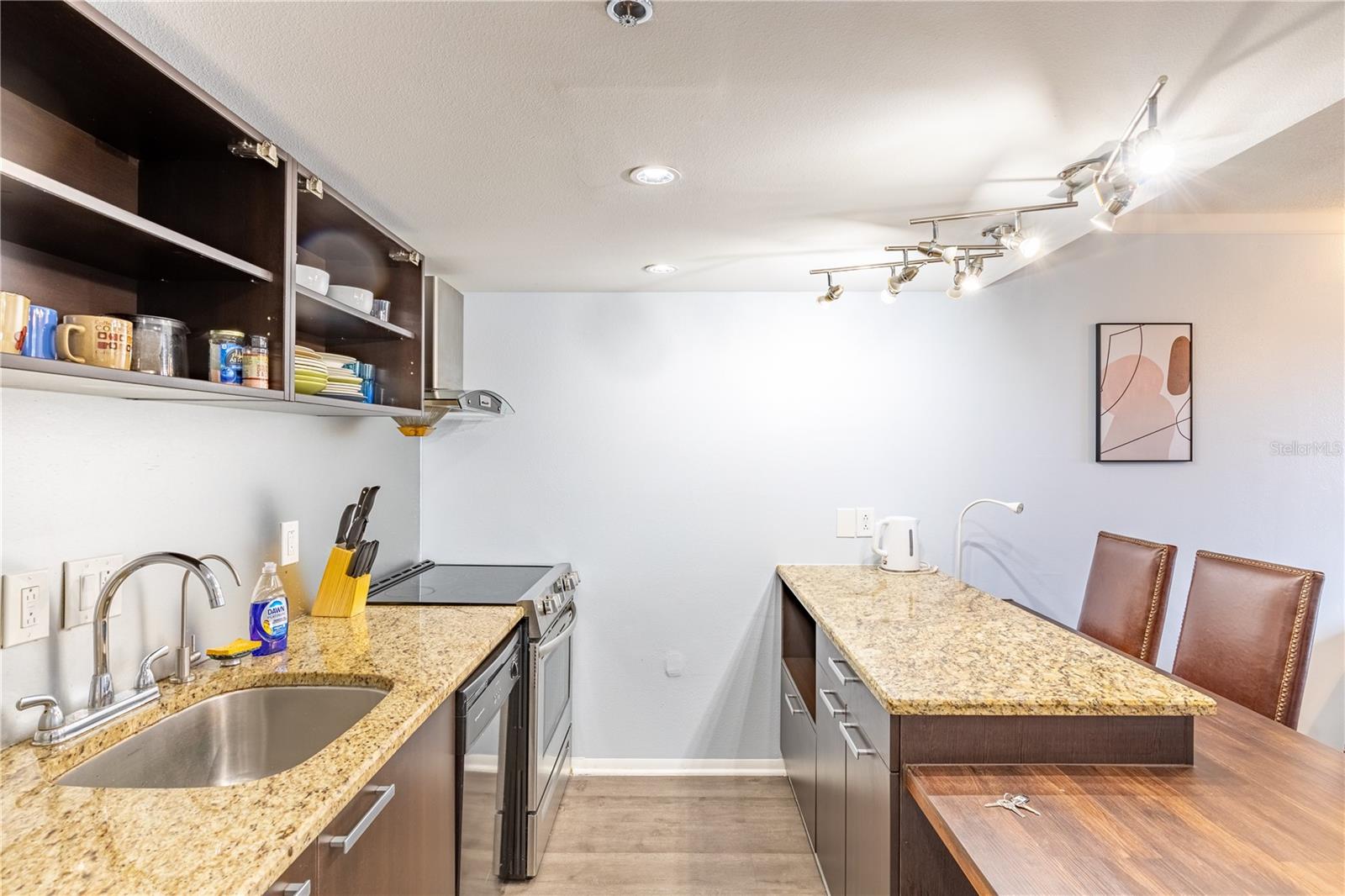 Image 15 of 26 For 701 Madison Avenue 401