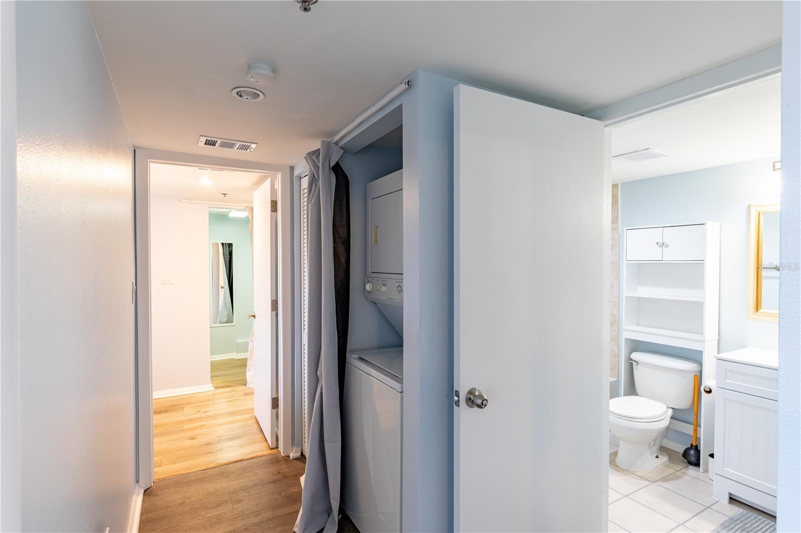 Image 18 of 26 For 701 Madison Avenue 401