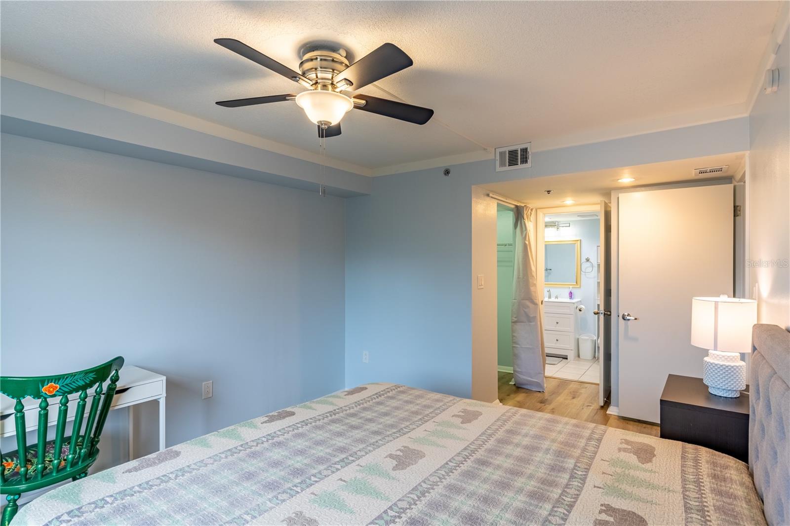 Image 21 of 26 For 701 Madison Avenue 401