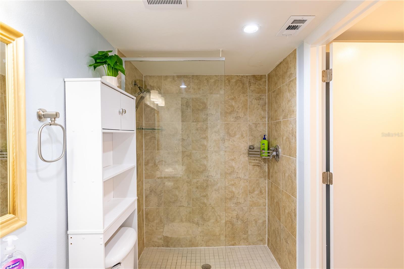 Image 26 of 26 For 701 Madison Avenue 401