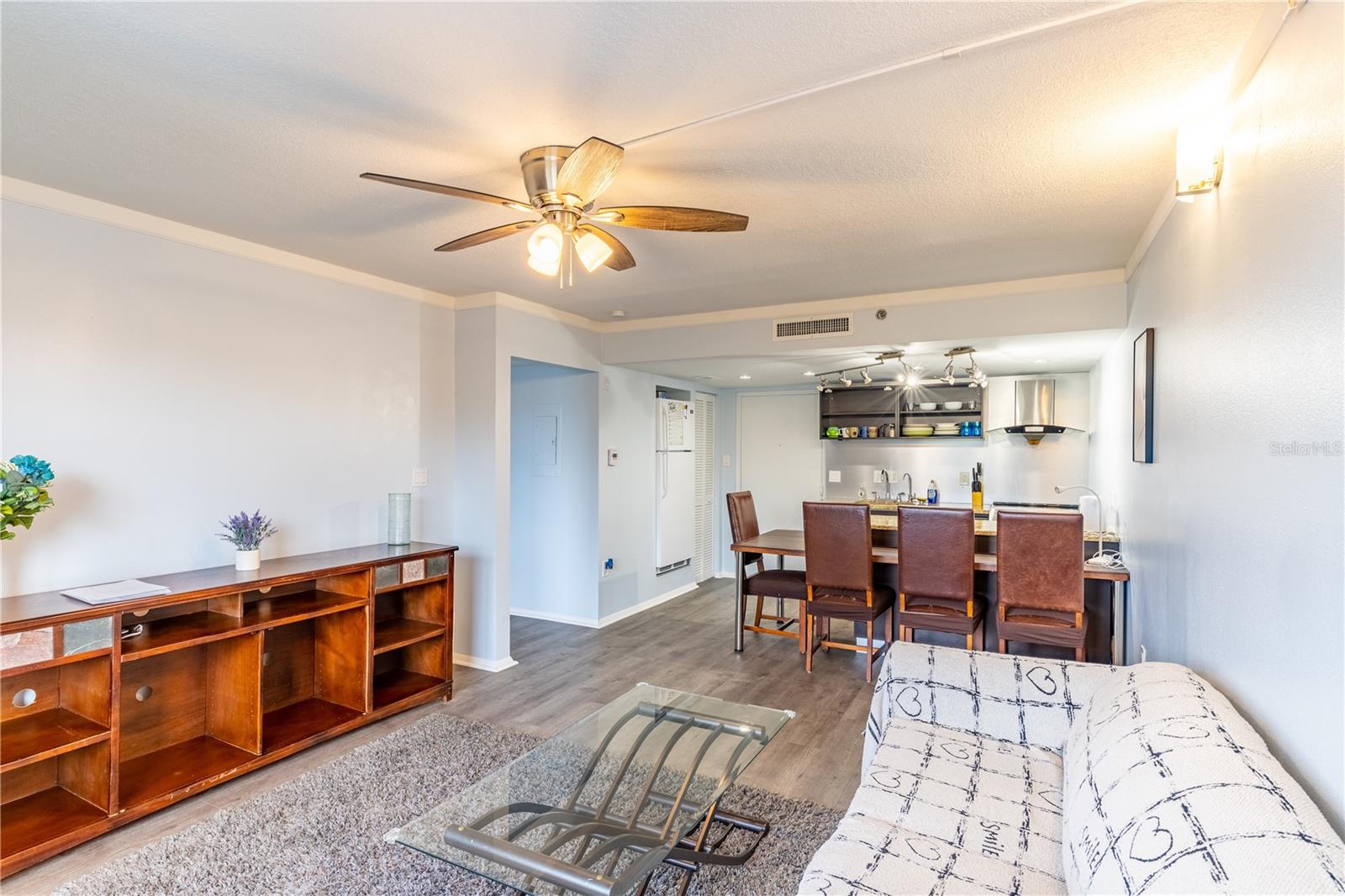 Image 9 of 26 For 701 Madison Avenue 401