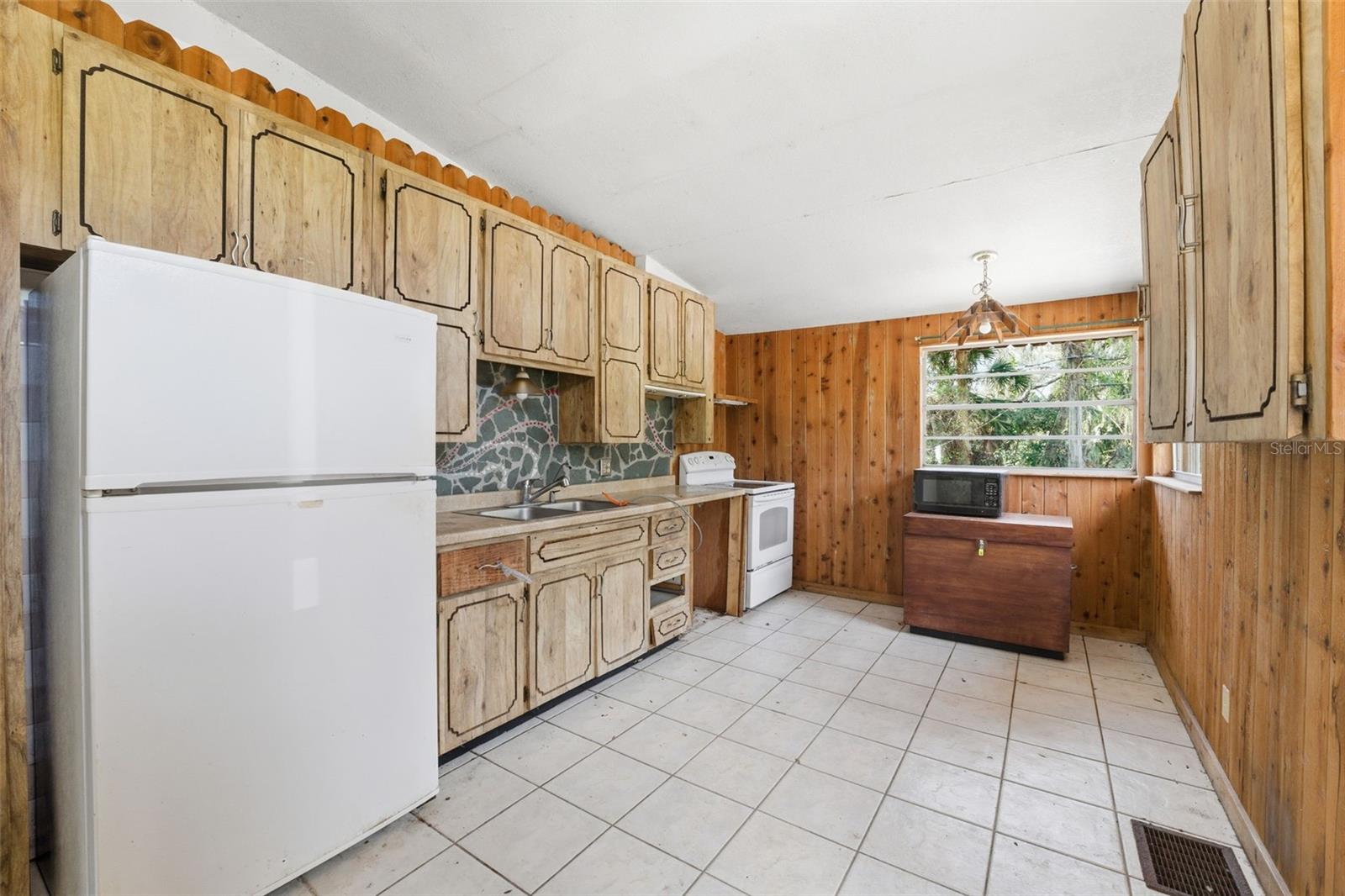 Image 11 of 43 For 3315 Elfers Parkway