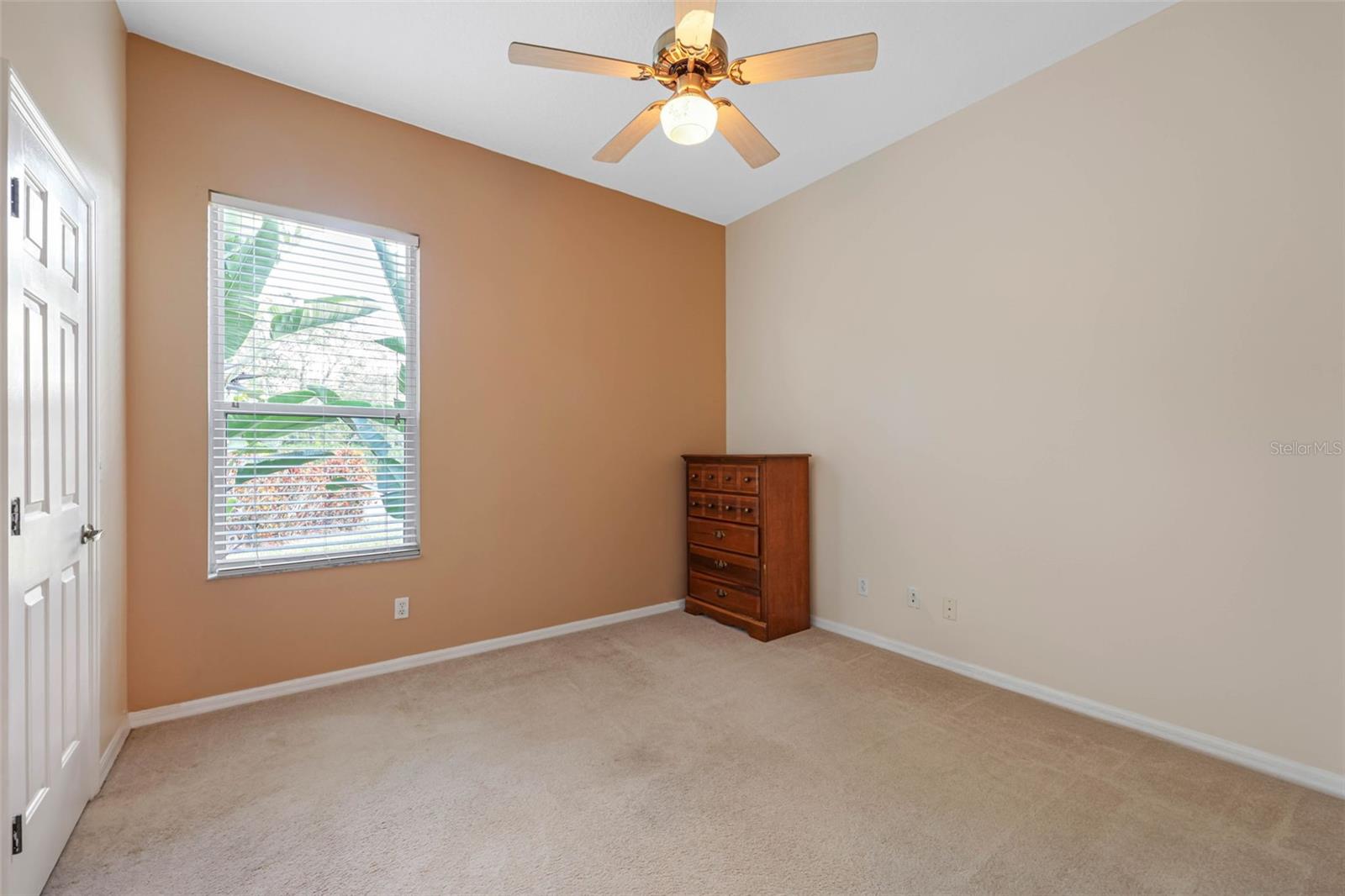 Image 18 of 48 For 4940 Thames Lane