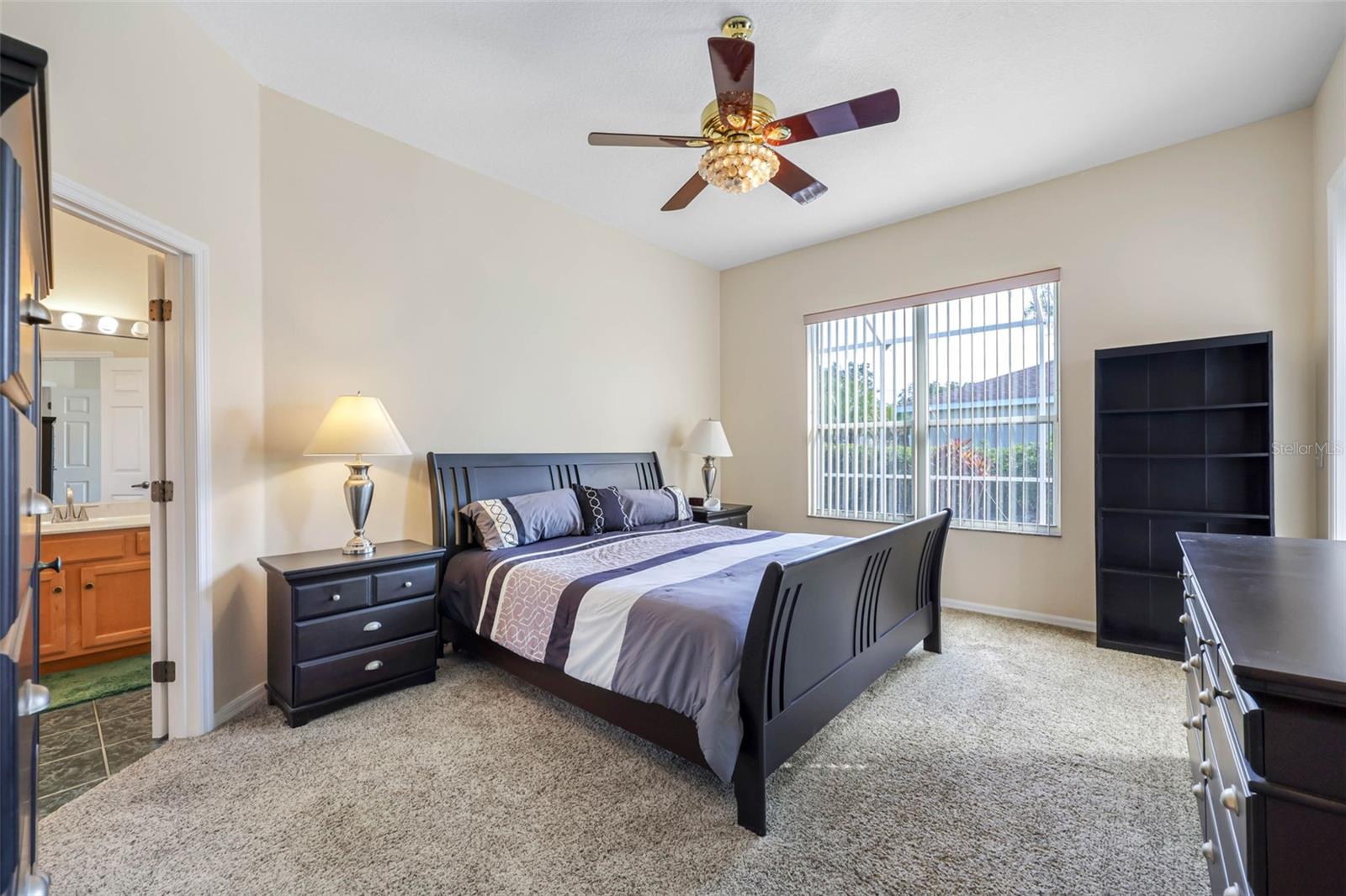 Image 25 of 48 For 4940 Thames Lane