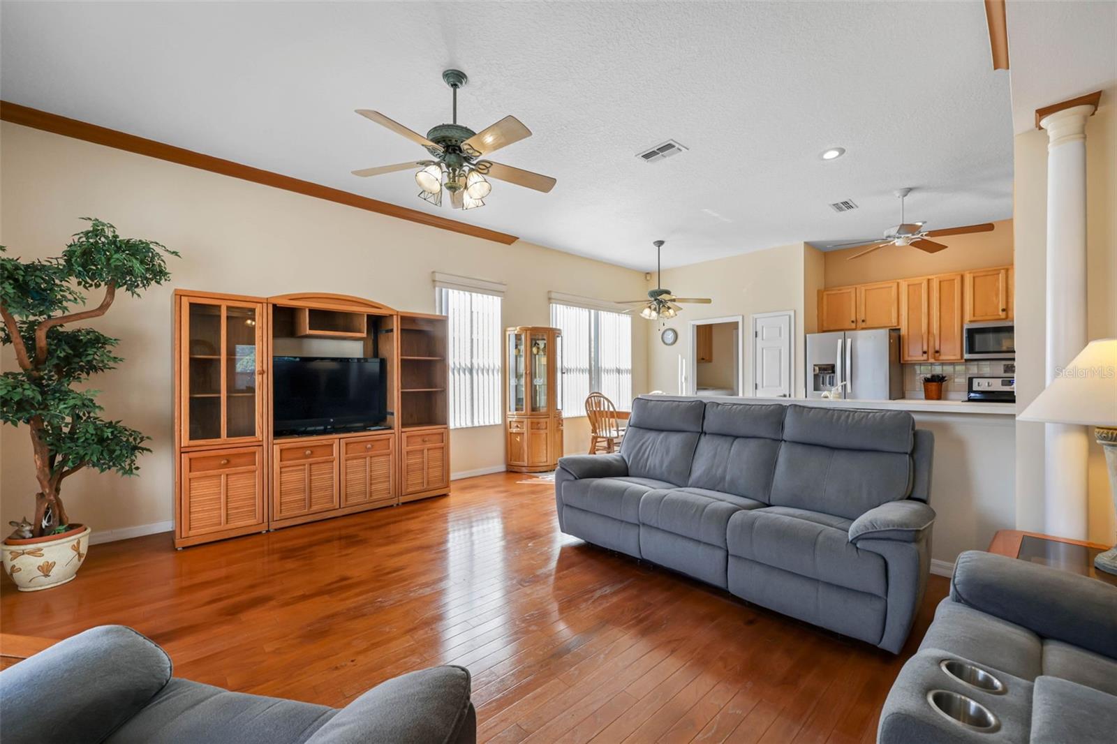 Image 31 of 48 For 4940 Thames Lane