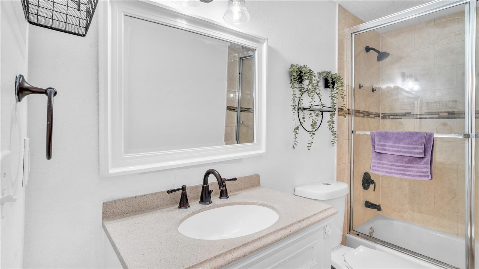 Listing photo id 12 for 8912 Saboda Court