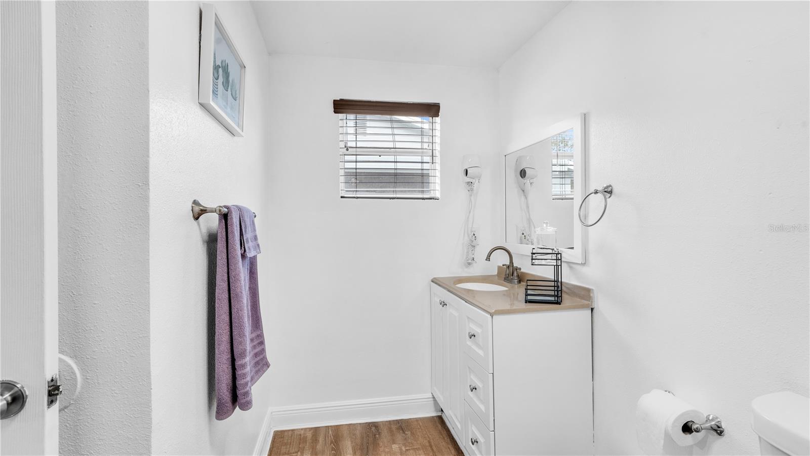 Listing photo id 18 for 8912 Saboda Court