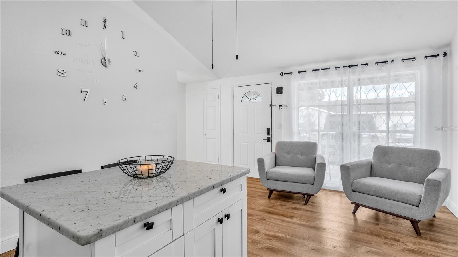 Listing photo id 21 for 8912 Saboda Court