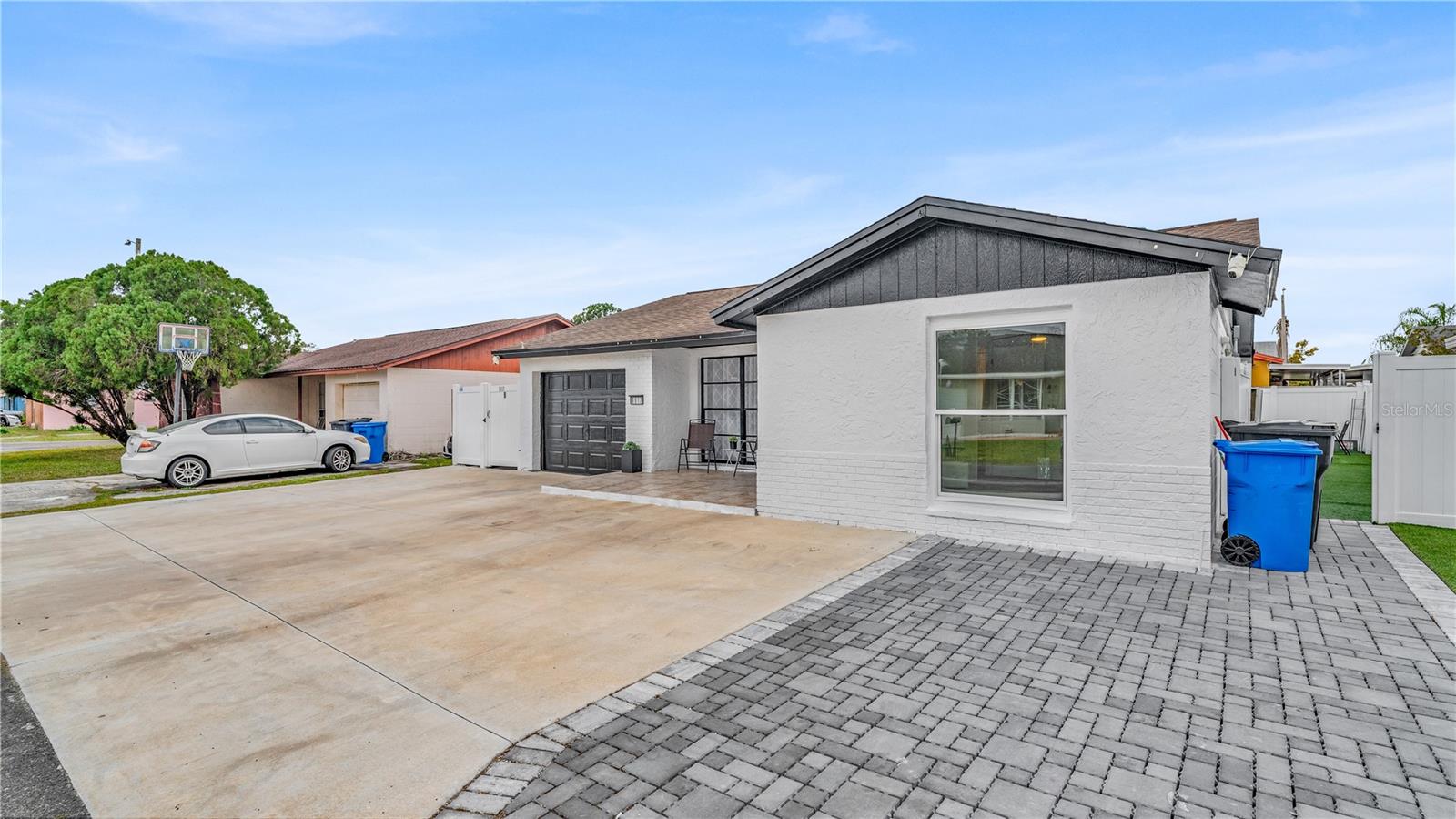 Listing photo id 24 for 8912 Saboda Court