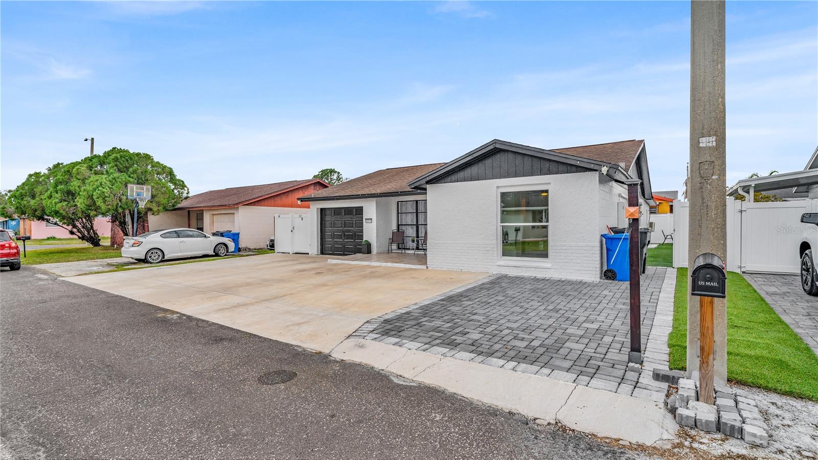 Listing photo id 25 for 8912 Saboda Court