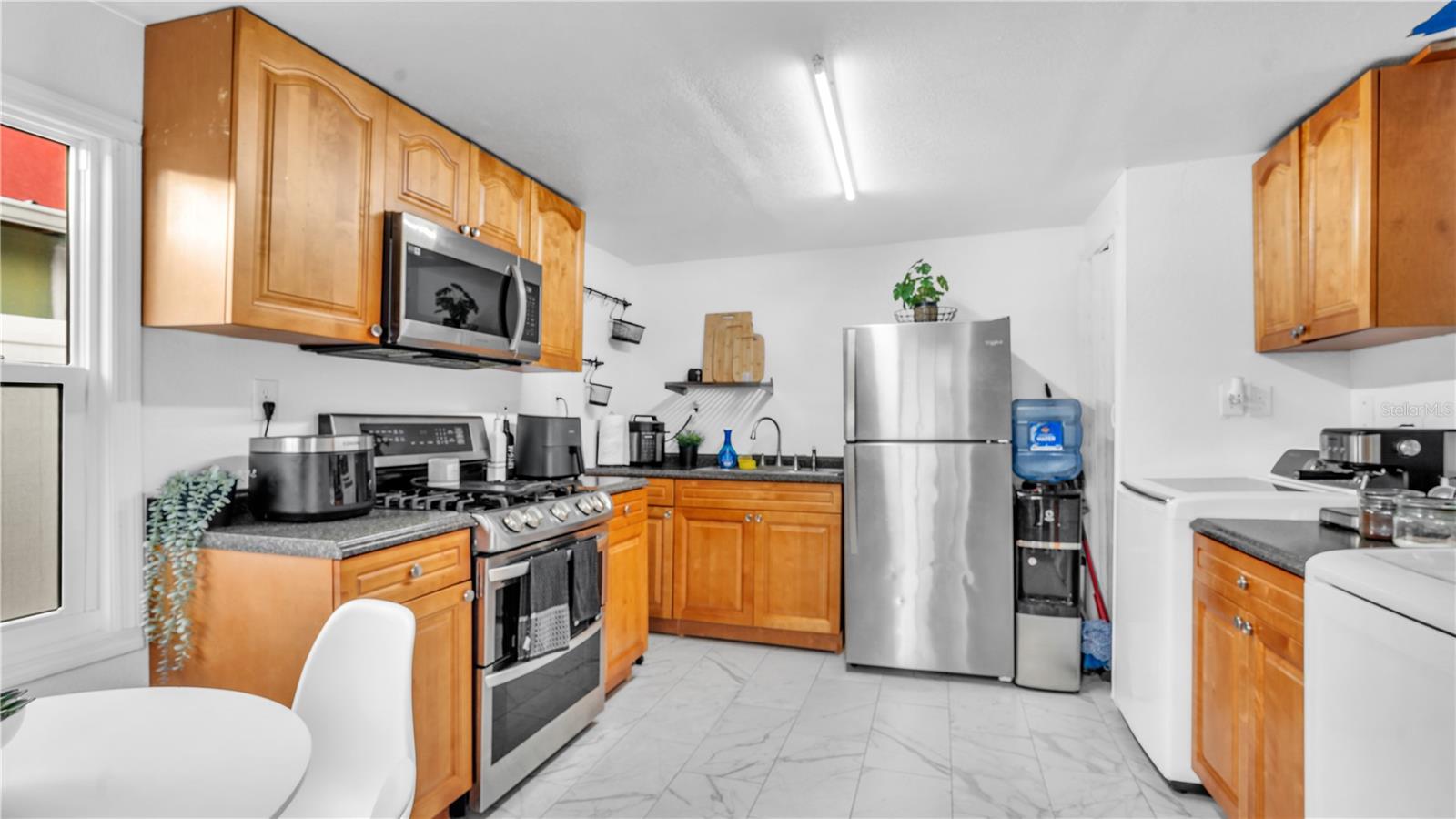 Listing photo id 27 for 8912 Saboda Court