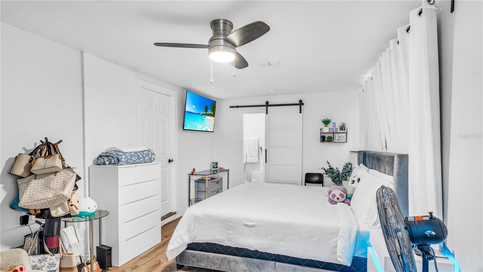 Listing photo id 28 for 8912 Saboda Court