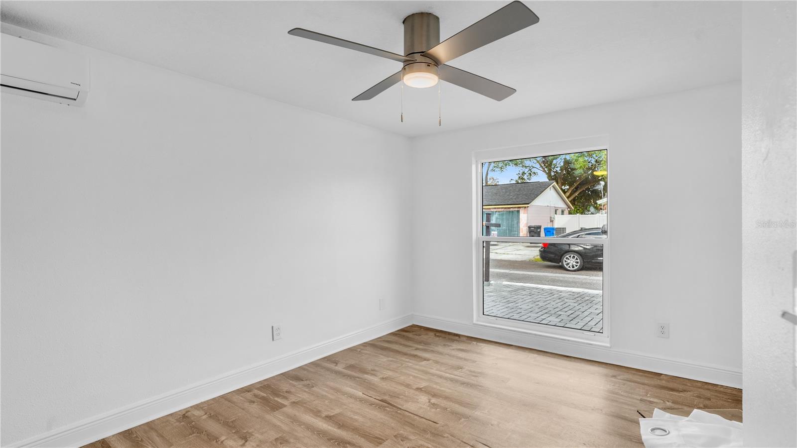 Listing photo id 30 for 8912 Saboda Court