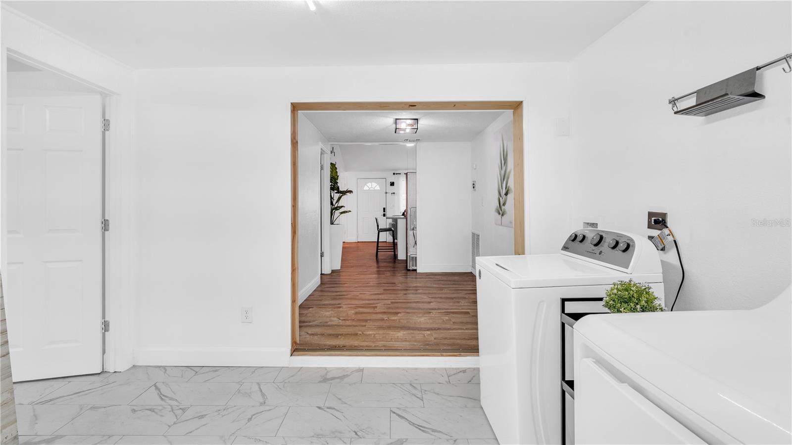 Listing photo id 36 for 8912 Saboda Court