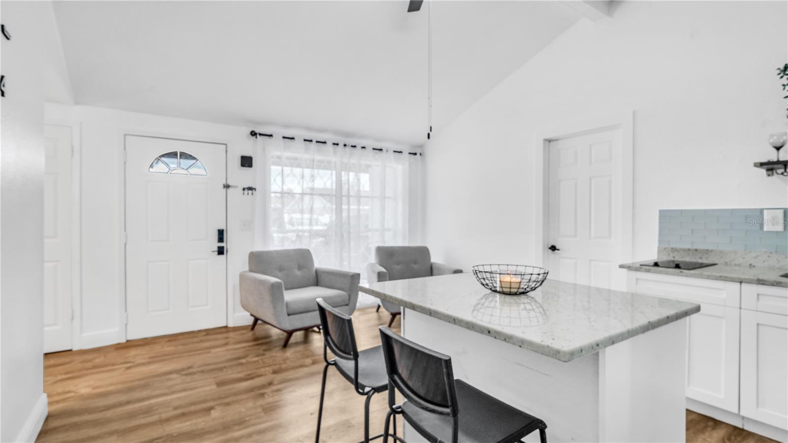 Listing photo id 37 for 8912 Saboda Court