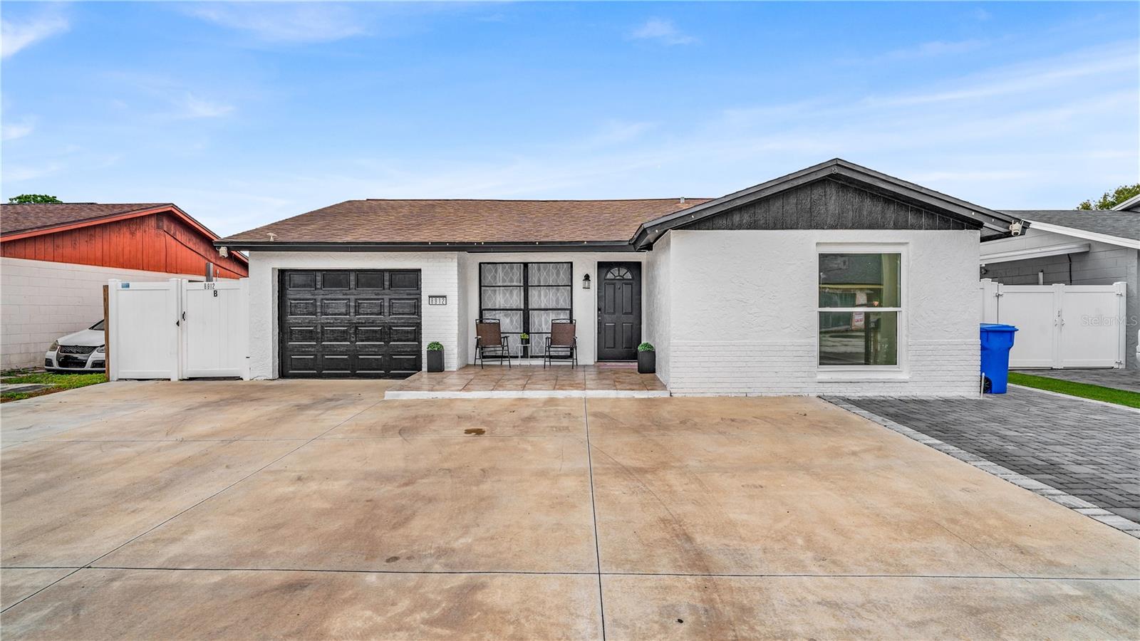 Listing photo id 2 for 8912 Saboda Court