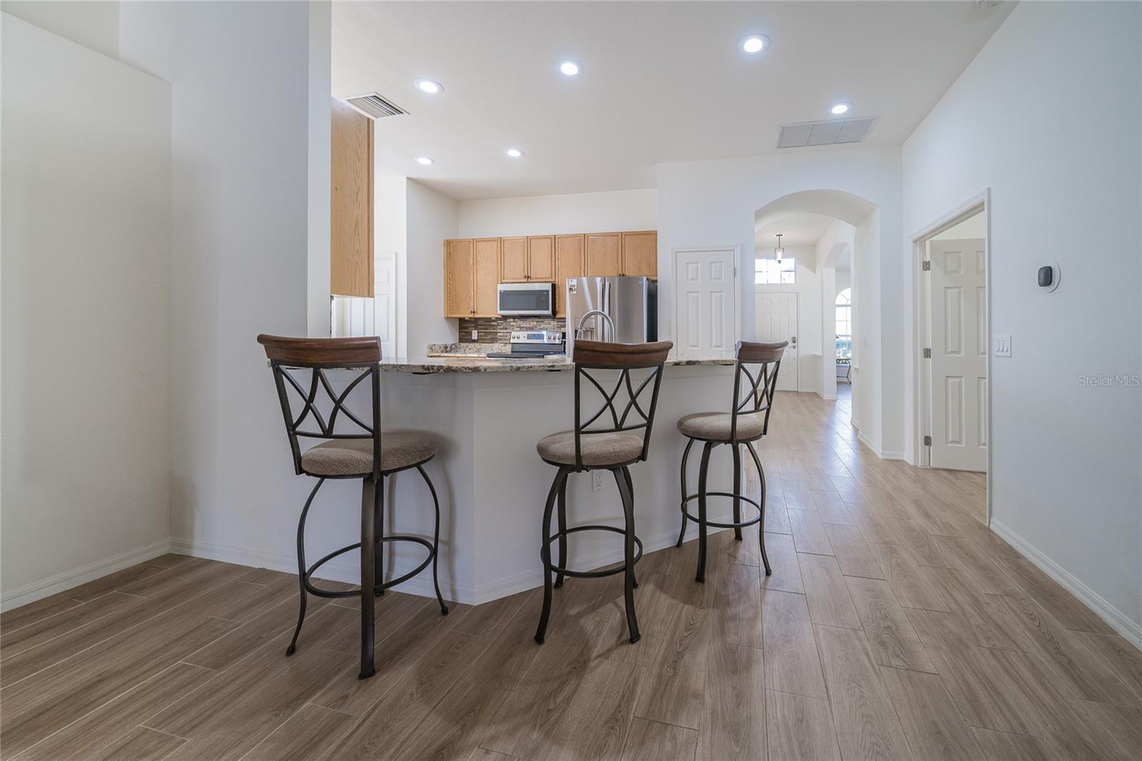 Listing photo id 2 for 31656 Marchester Drive