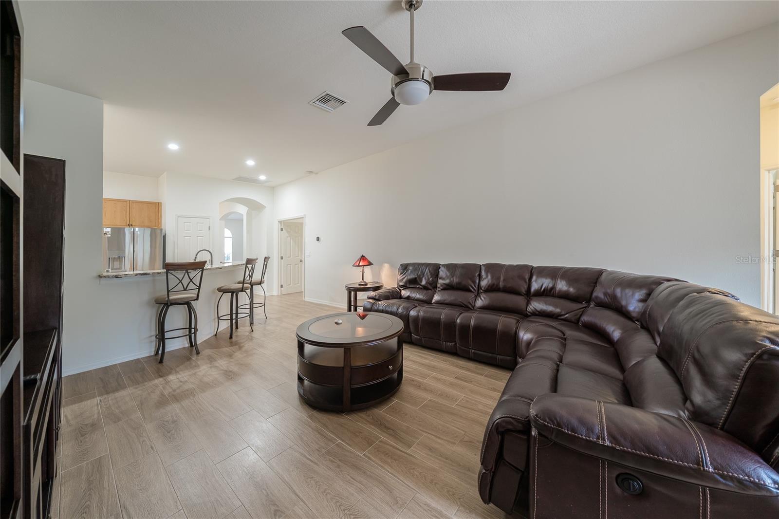 Listing photo id 5 for 31656 Marchester Drive