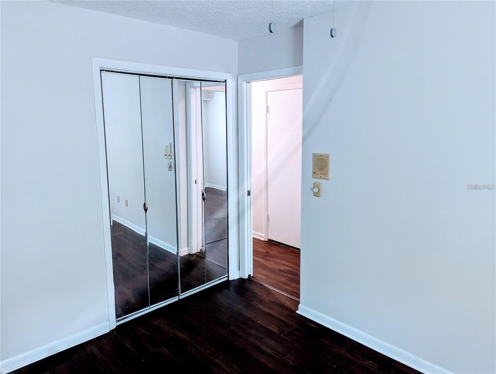 Image 14 of 23 For 5401 Bayshore Boulevard N