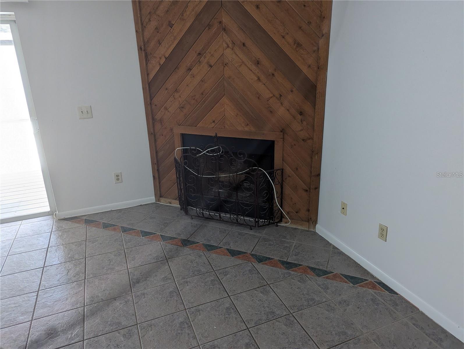 Image 7 of 23 For 5401 Bayshore Boulevard N