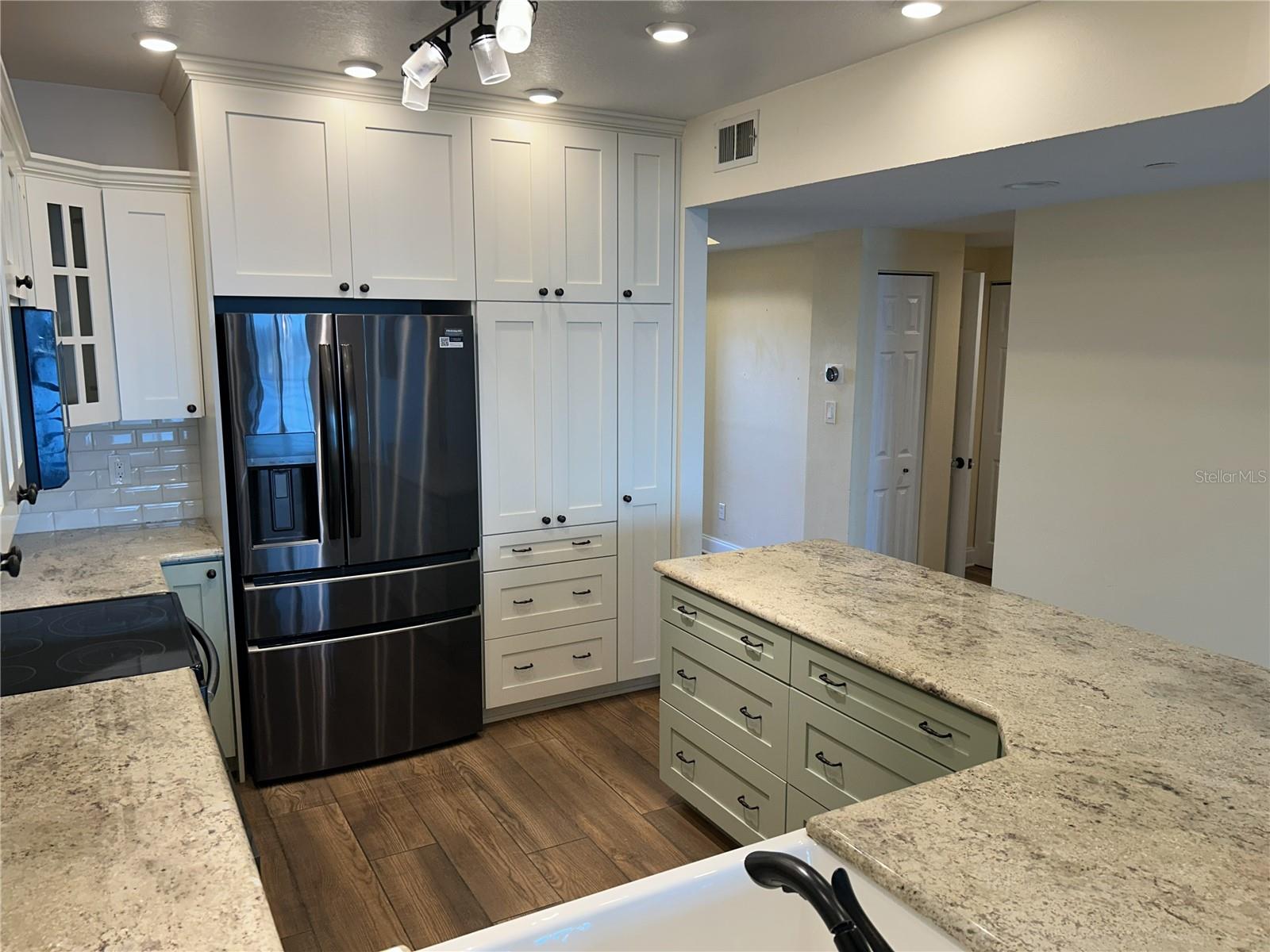 Image 19 of 88 For 8000 Sailboat Key Boulevard S 304