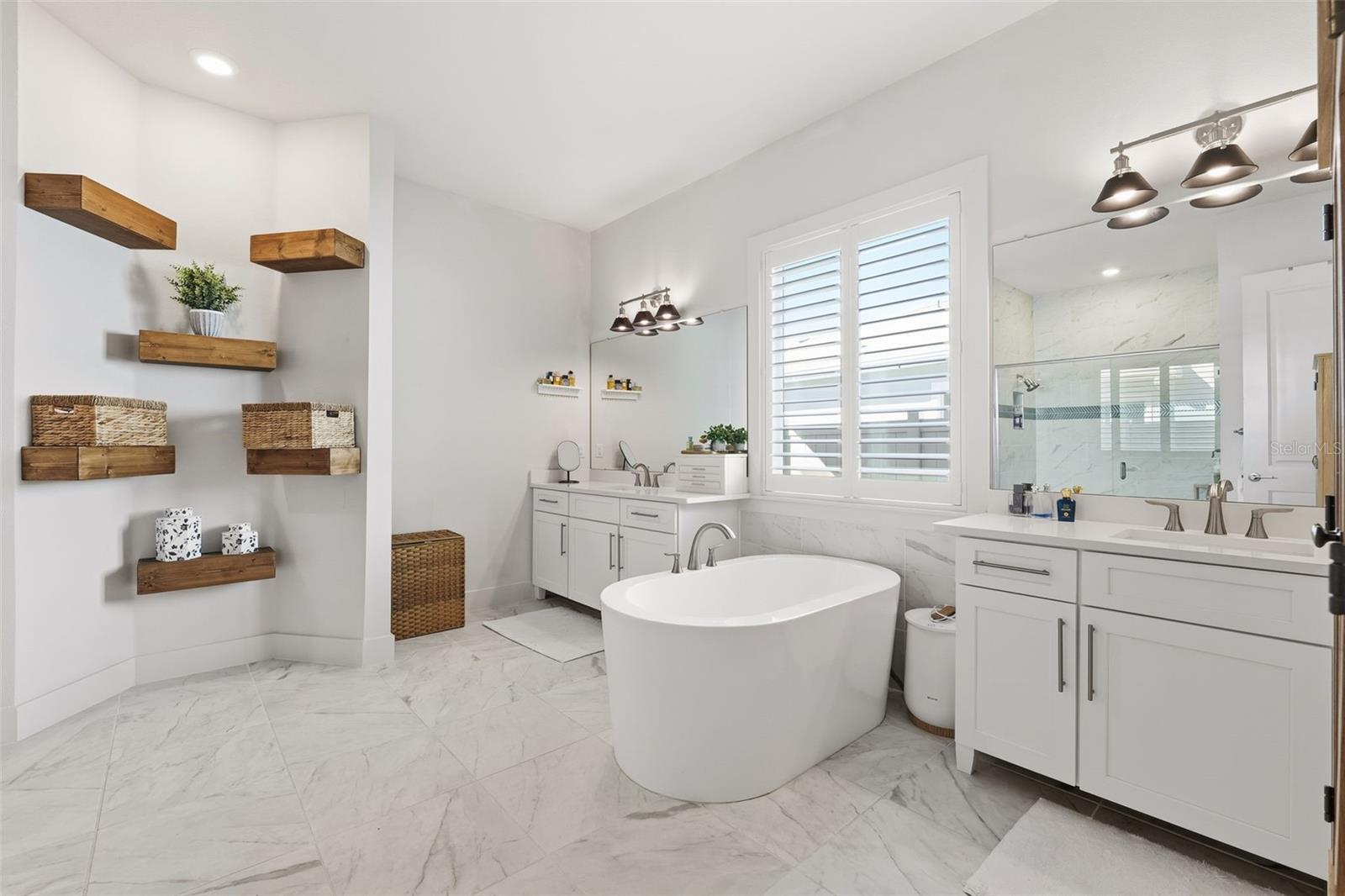 Image 36 of 85 For 8684 Sanders Tree Loop