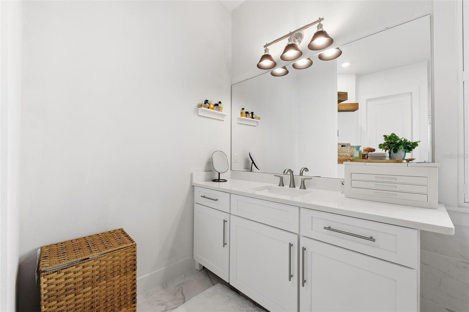 Image 38 of 85 For 8684 Sanders Tree Loop