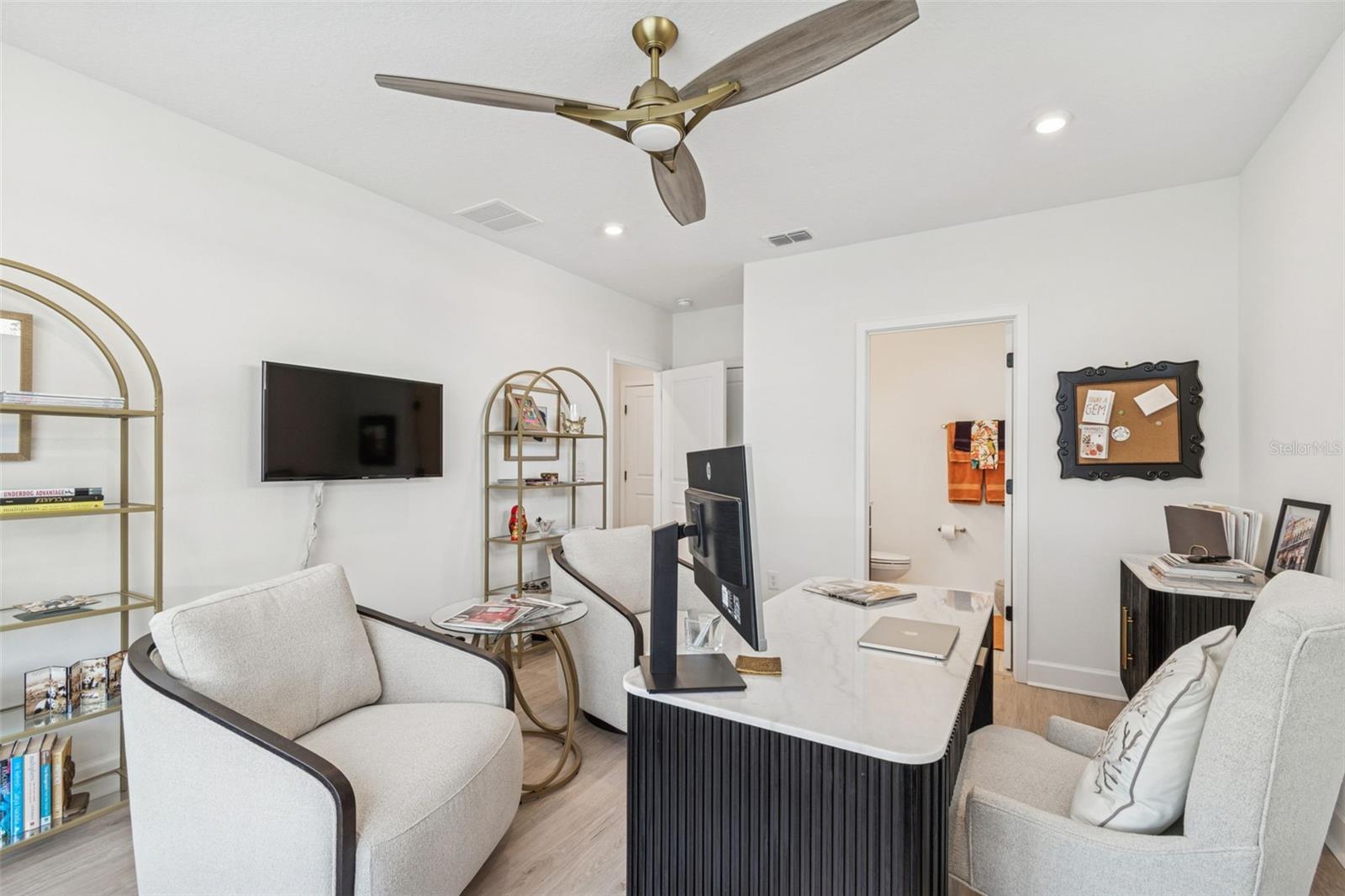 Image 19 of 99 For 2506 Cleveland Street 1