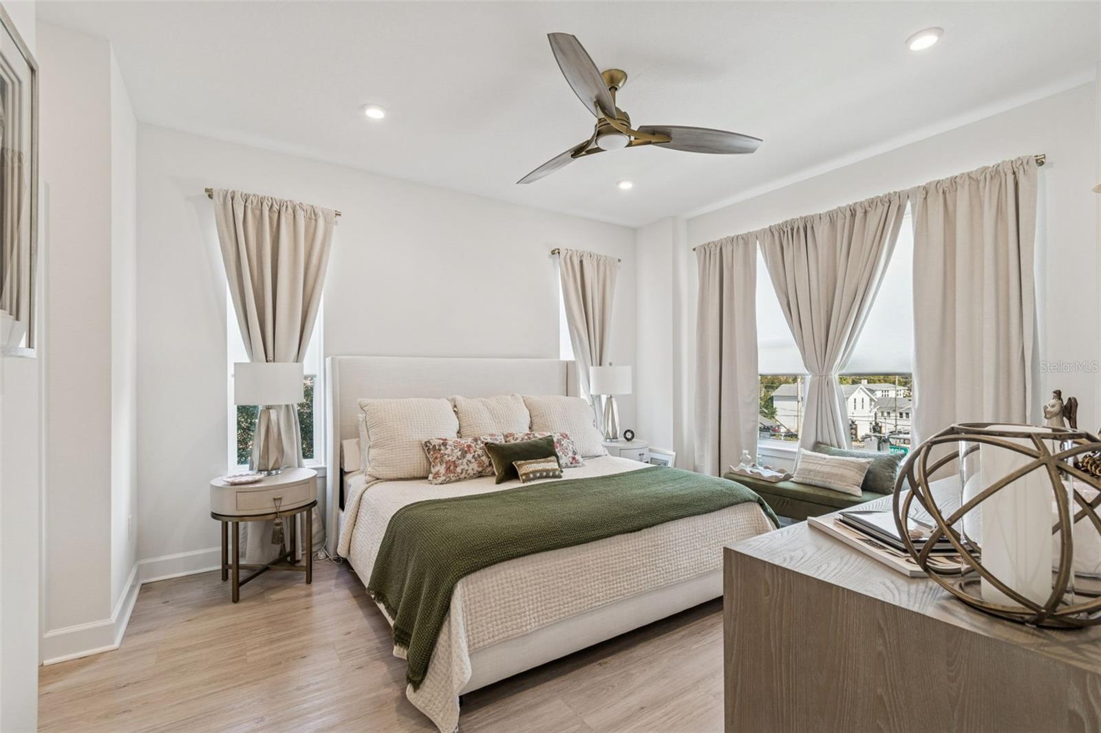 Image 41 of 99 For 2506 Cleveland Street 1