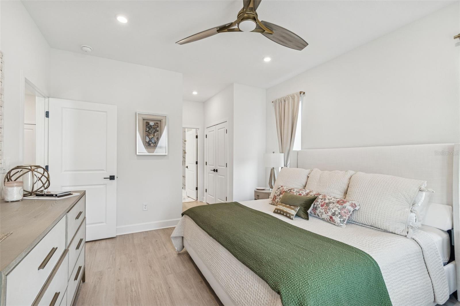 Image 42 of 99 For 2506 Cleveland Street 1