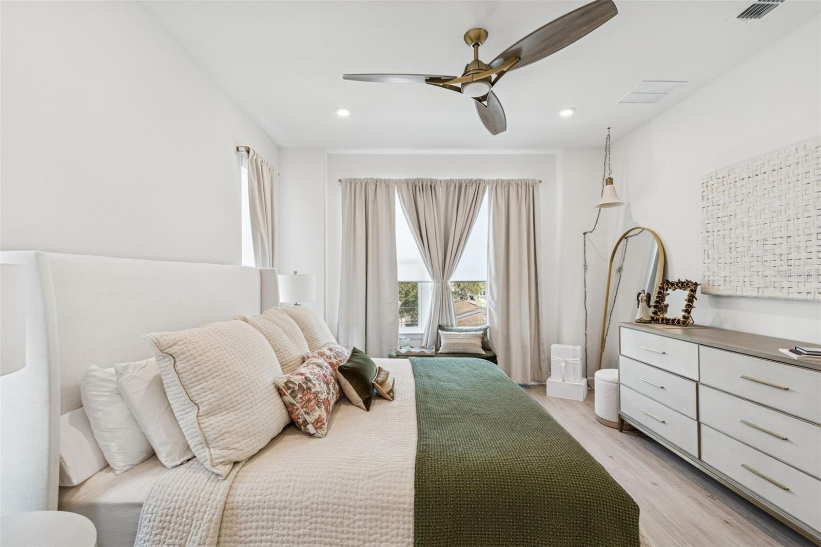 Image 43 of 99 For 2506 Cleveland Street 1