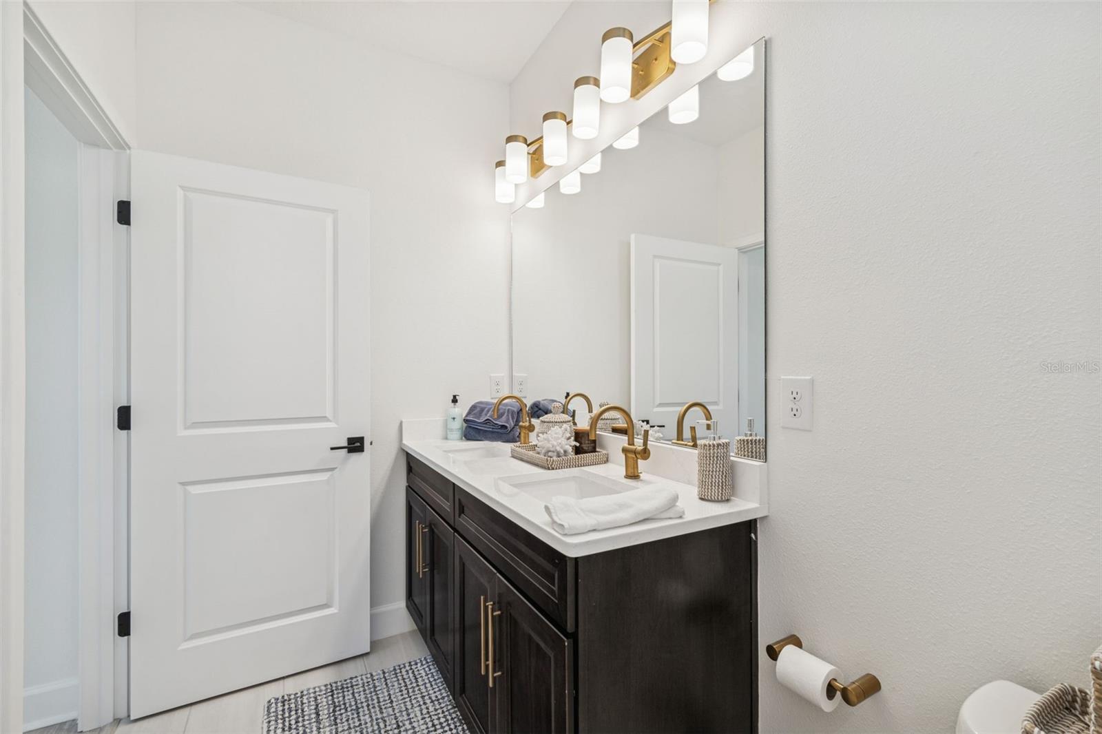 Image 53 of 99 For 2506 Cleveland Street 1