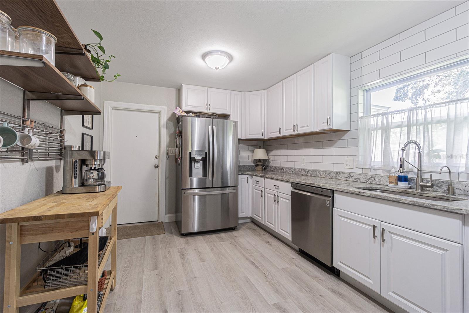 Image 15 of 29 For 701 Henry Avenue